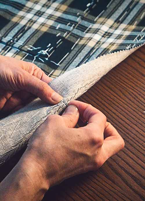 Sastrería Brune cosiendo entretela de solapa