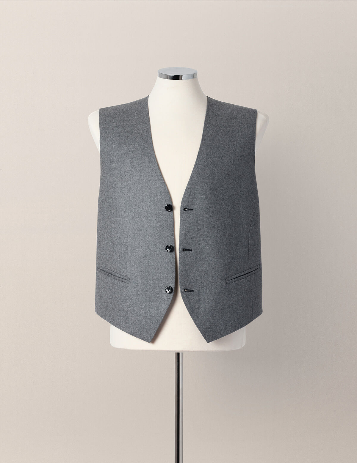 Chaleco de hombre de lana color gris hecho a medida. Sastrería Brune.