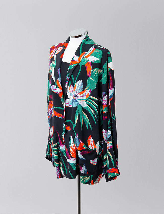 Chaqueta kimono sastrería Brune. Para vestir abierto o combinado con un cinturón.