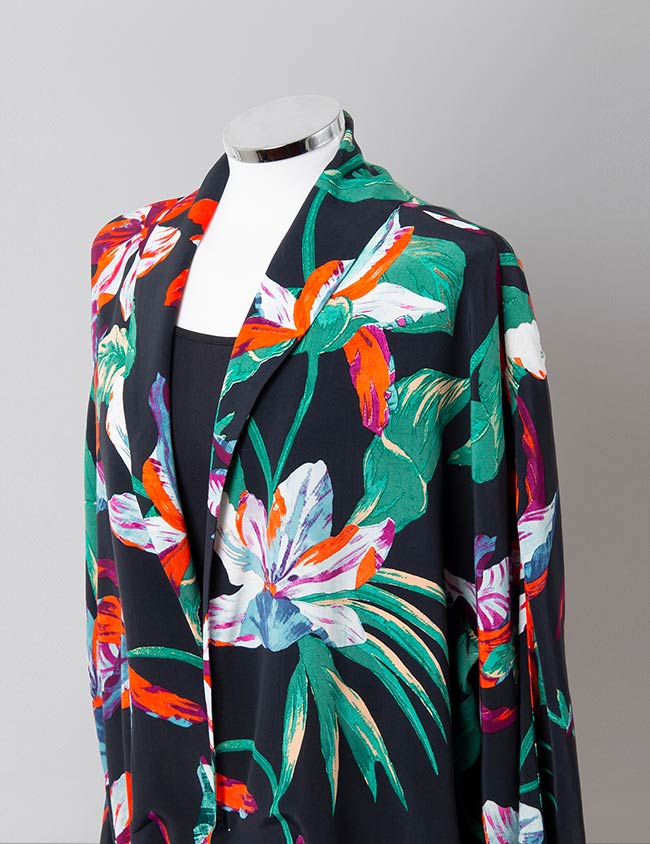 Detalle de kimono confeccionado a medida. Sastrería Brune.